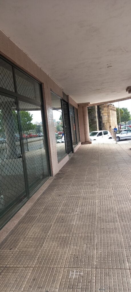 Se Vende local  en PontevedraSe alquila local 760€