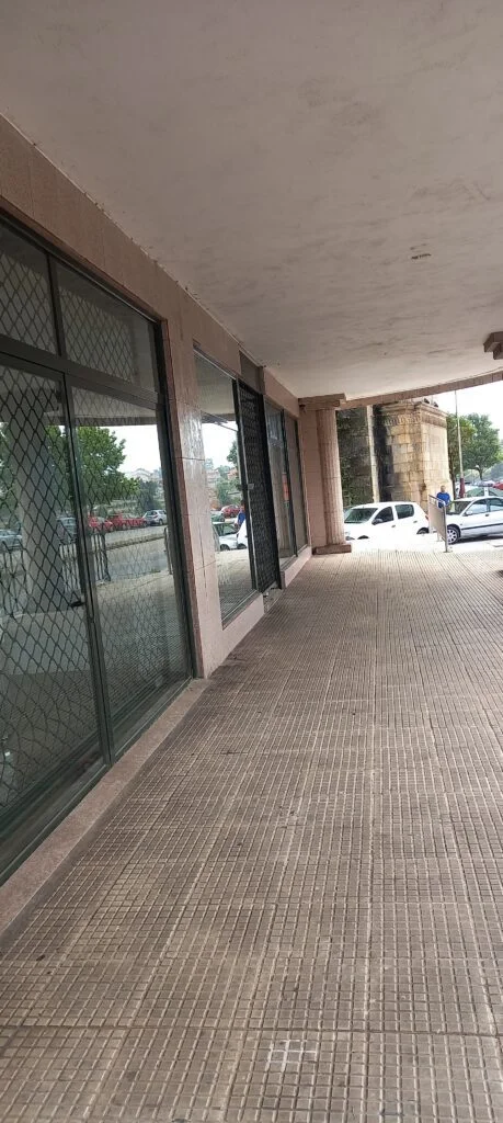 Se Vende local  en PontevedraSe alquila local 760€