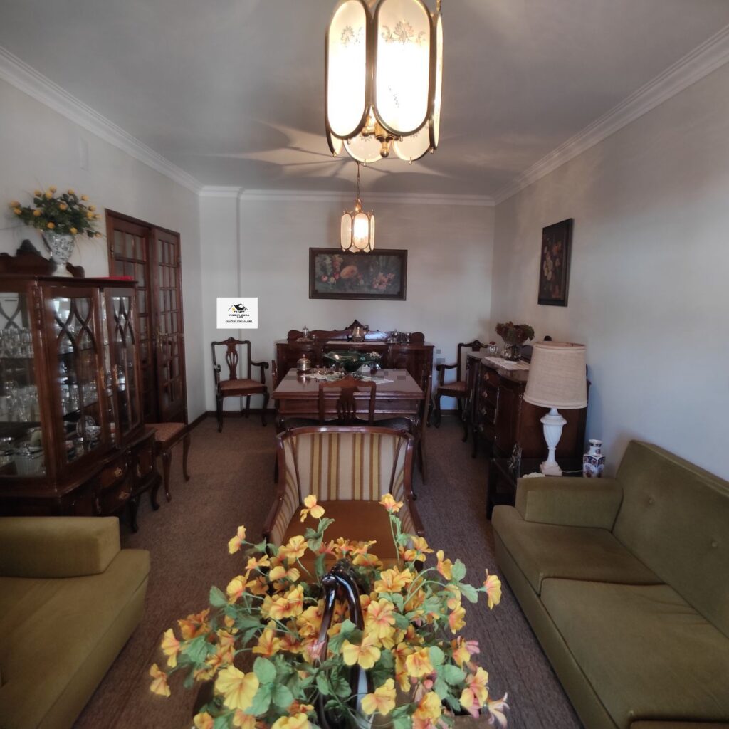 Alexander Fernández, asesor de bienes raíces.-gran salon Se vende piso Maria Victoria Moreno