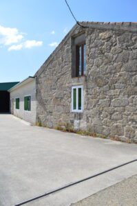 Se vende 2 casas con nave