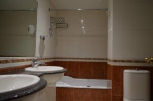 Se vende Piso Rosalía De Castro zona centro Pontevedr Estate piedra dura Alexander Fernandez agente inmobiliario, Sharon Fernandez agente inmobiliario calle Pontevedra, salvador moreno se vende piso en Pontevedra, Galicia, España