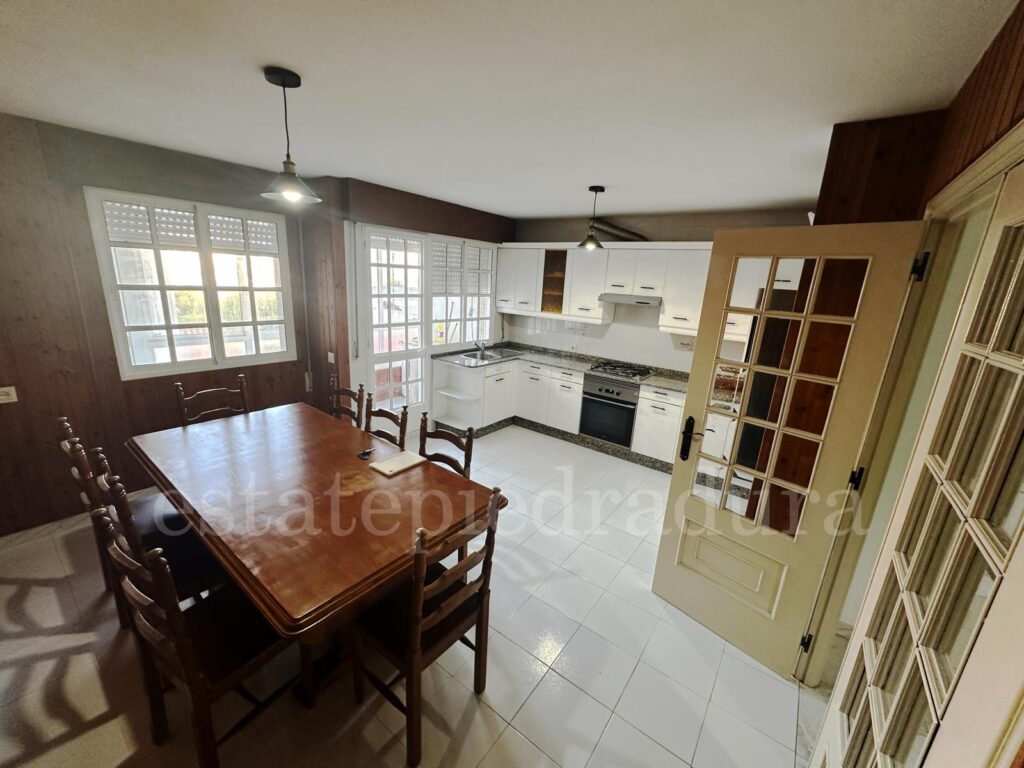 Piso en o grove comedor