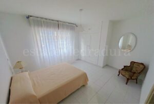 Piso en o grove habitacion con cama