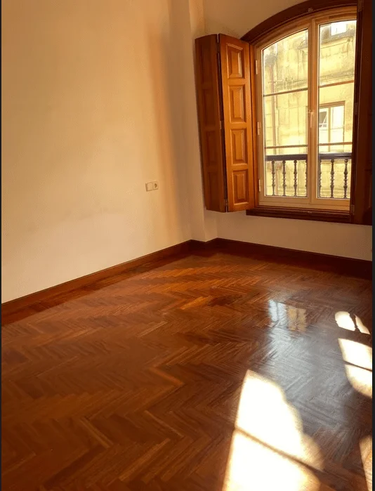 Se vende piso Vigo inmobiliaria en Pontevedra vende en Vigo piso de 3 habitaciones dos baños estatepiedradura.com esta piedra dura Alexander fernandez agente inmobiliario Sharon Fernandez agente inmobiliario 679578797